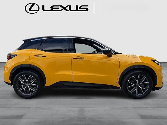 Lexus LBX 2 of 9