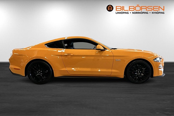 Ford Mustang 4 of 5