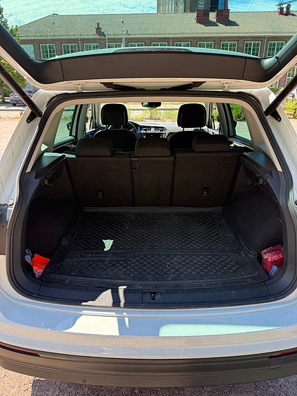 Volkswagen Tiguan 6 of 12