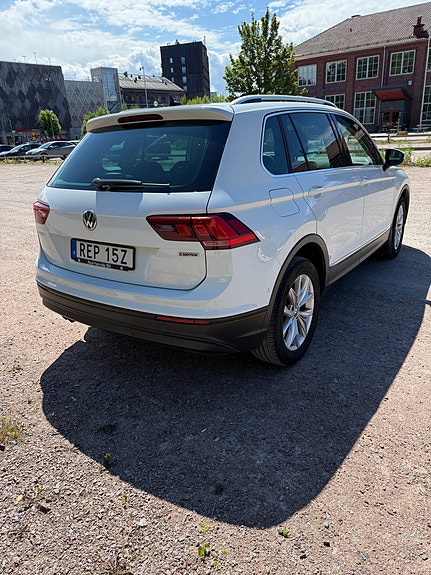 Volkswagen Tiguan 5 of 12