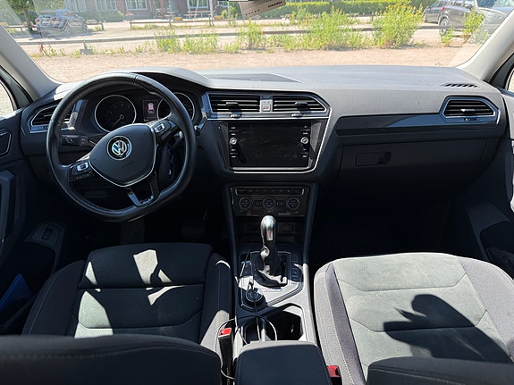 Volkswagen Tiguan 9 of 12