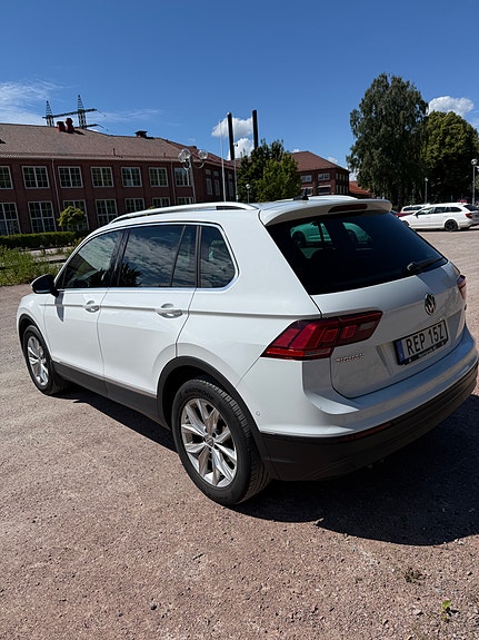 Volkswagen Tiguan 3 of 12