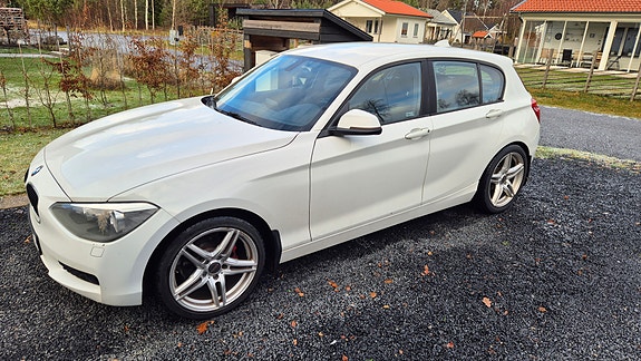 BMW 116d 2 of 5