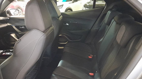 Peugeot 2008 3 of 5
