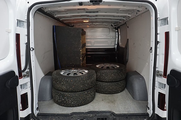 Nissan NV300 6 of 13