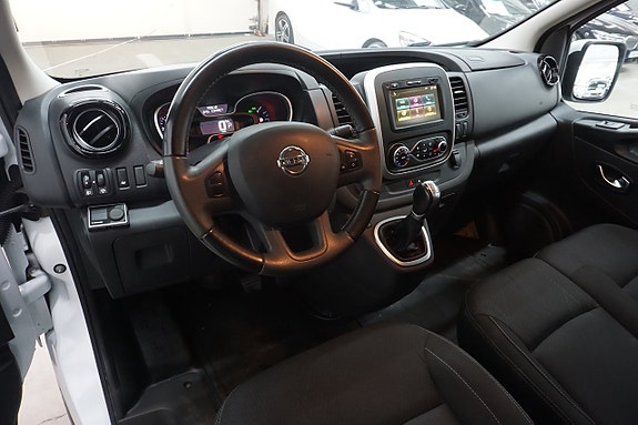 Nissan NV300 9 of 13