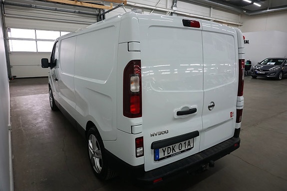 Nissan NV300 4 of 5