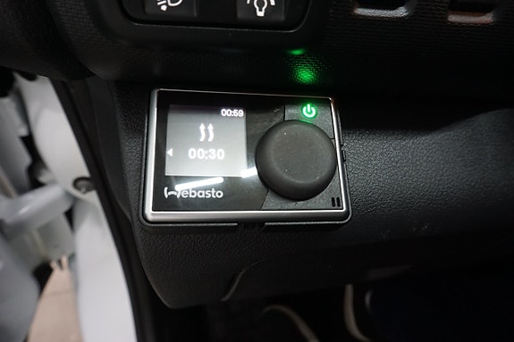 Nissan NV300 13 of 13