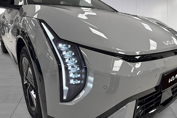 Kia EV4 4 of 27