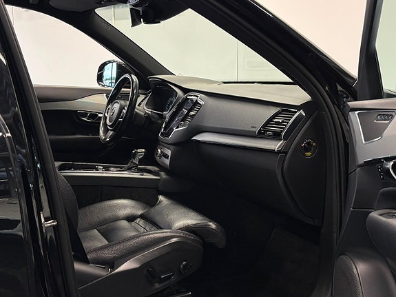 Volvo XC90 26 of 29