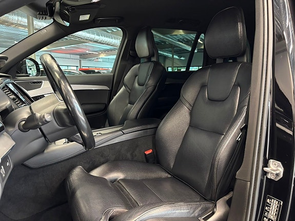 Volvo XC90 14 of 29