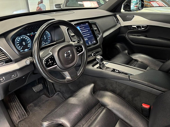 Volvo XC90 11 of 29
