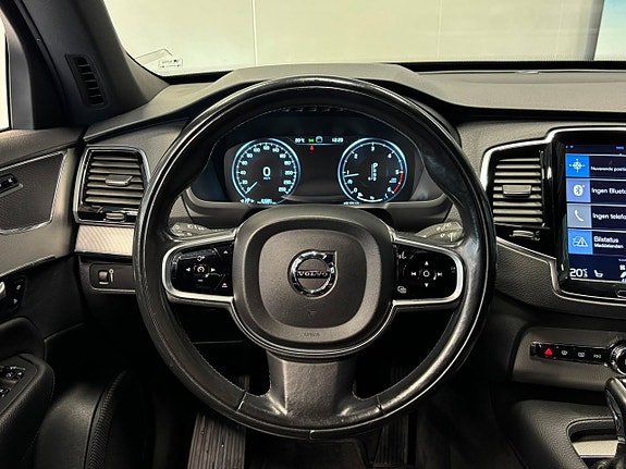 Volvo XC90 18 of 29