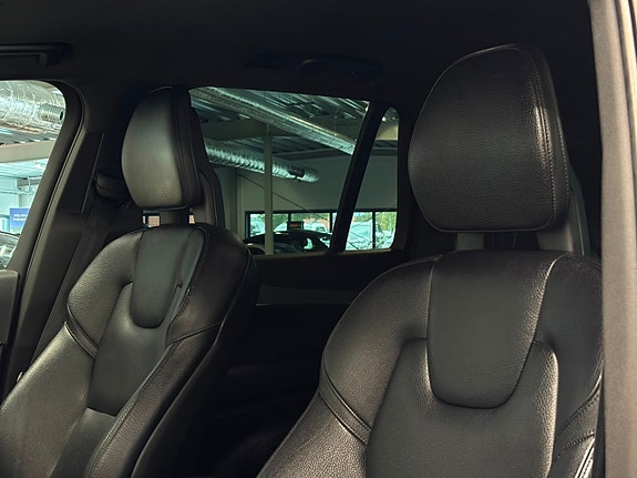 Volvo XC90 16 of 29