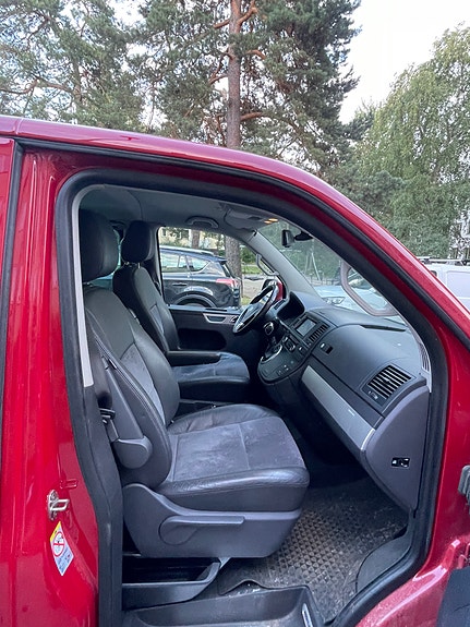 Volkswagen Multivan 5 of 5