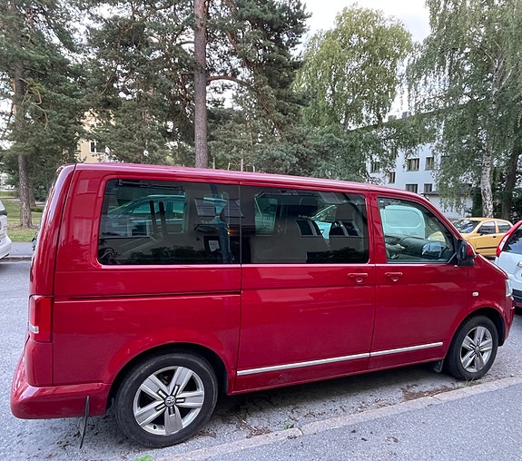 Volkswagen Multivan 2 of 5
