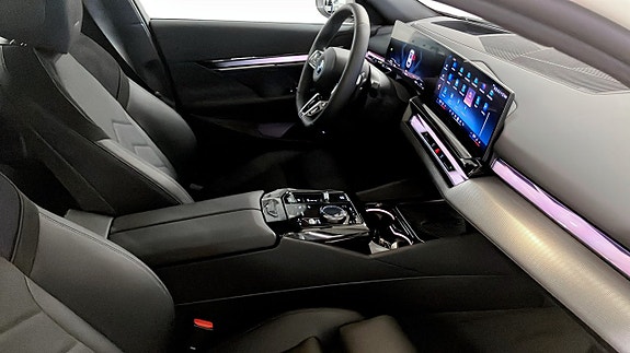 BMW 530e 3 of 9