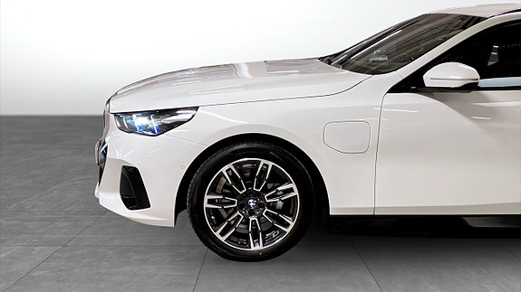 BMW 530e 9 of 9