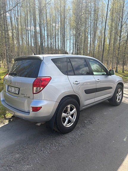 Toyota RAV4 3 of 5