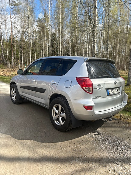 Toyota RAV4 2 of 5