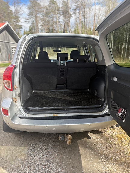 Toyota RAV4 5 of 5
