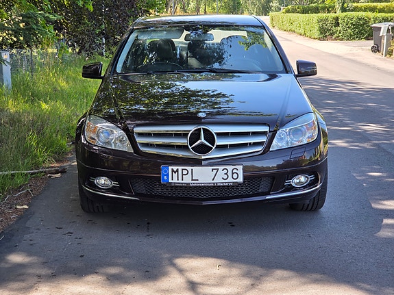 Mercedes-Benz C180 2 of 15