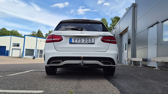 Mercedes-Benz C220 2 of 11