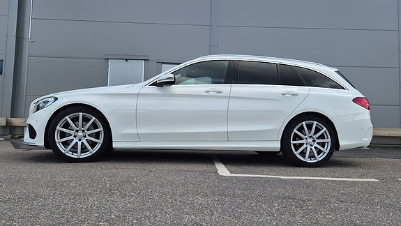 Mercedes-Benz C220 11 of 11