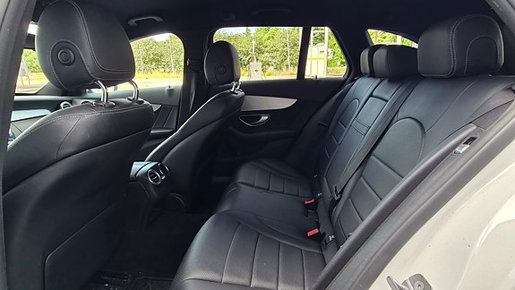 Mercedes-Benz C220 7 of 11
