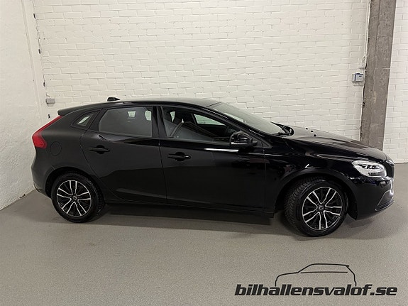 Volvo V40 2 of 5