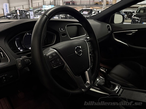 Volvo V40 3 of 5