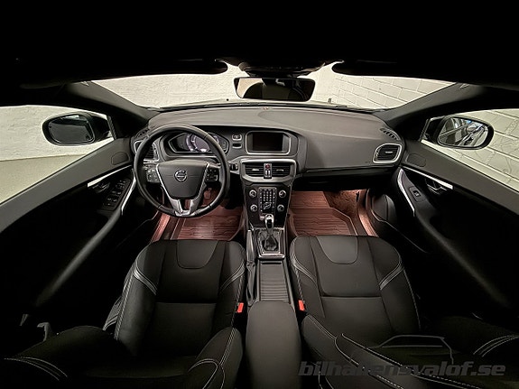 Volvo V40 4 of 5