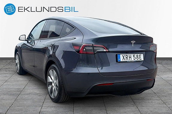 Tesla Model Y 8 of 18
