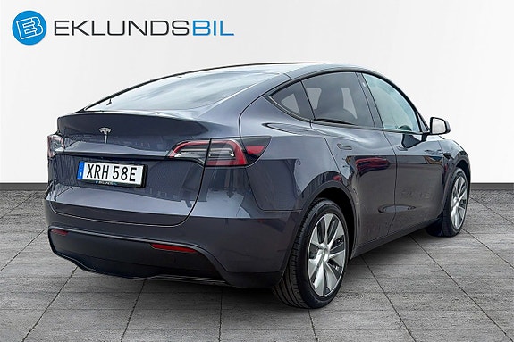 Tesla Model Y 6 of 18