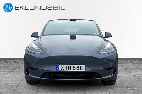 Tesla Model Y 3 of 18
