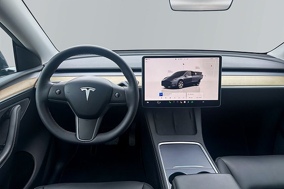 Tesla Model Y 12 of 18