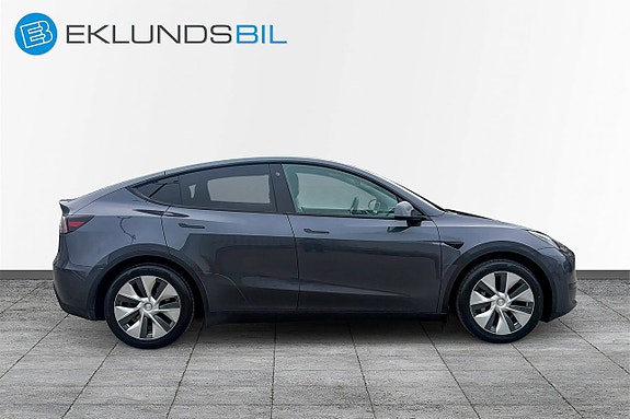 Tesla Model Y 5 of 18