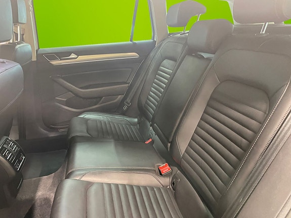Volkswagen Passat Alltrack 18 of 21