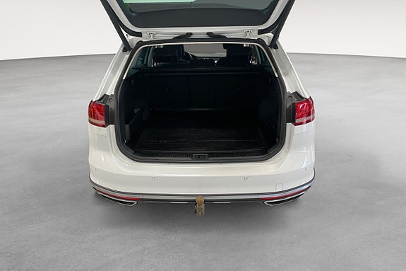 Volkswagen Passat Alltrack 19 of 21
