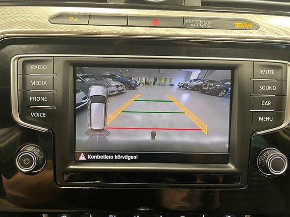 Volkswagen Passat Alltrack 17 of 21