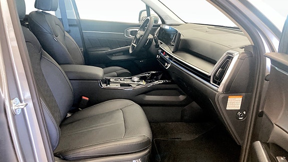 Kia Sorento 3 of 13