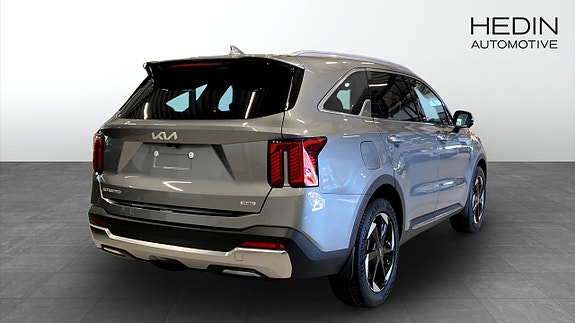 Kia Sorento 2 of 13