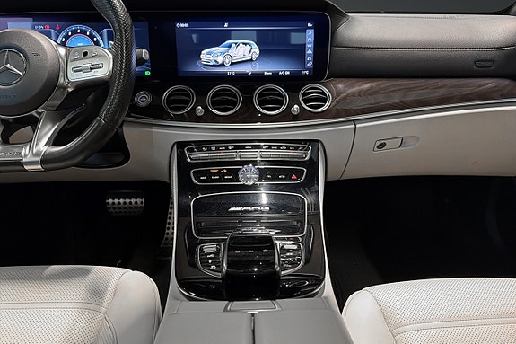 Mercedes-Benz E63 11 of 17