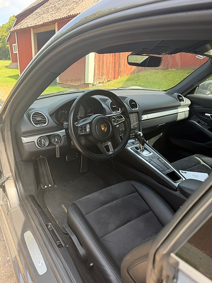 Porsche 718 Cayman S 5 of 7