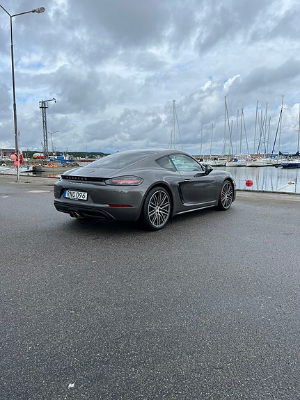 Porsche 718 Cayman S 2 of 7