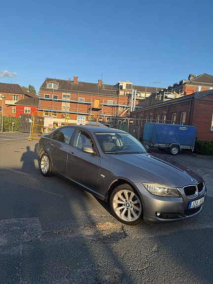 BMW 320d 2 of 5