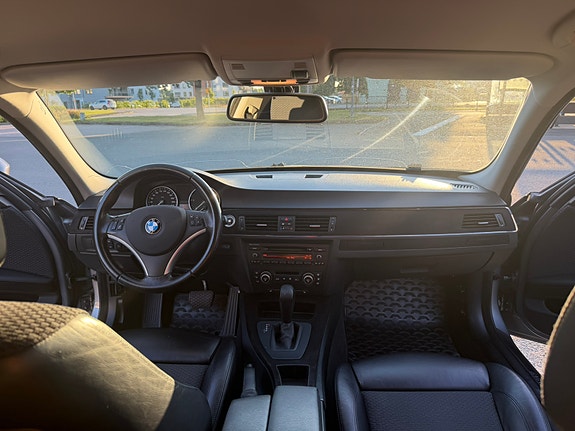 BMW 320d 4 of 5