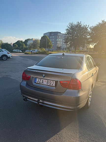 BMW 320d 3 of 5
