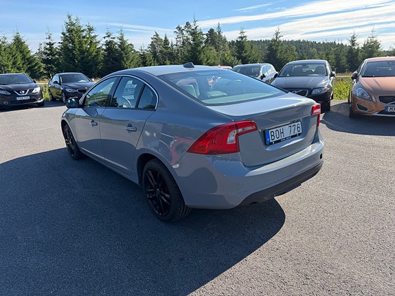 Volvo S60 3 of 5