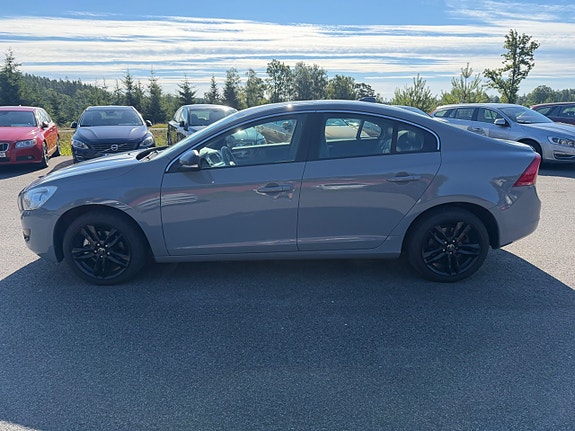 Volvo S60 2 of 5